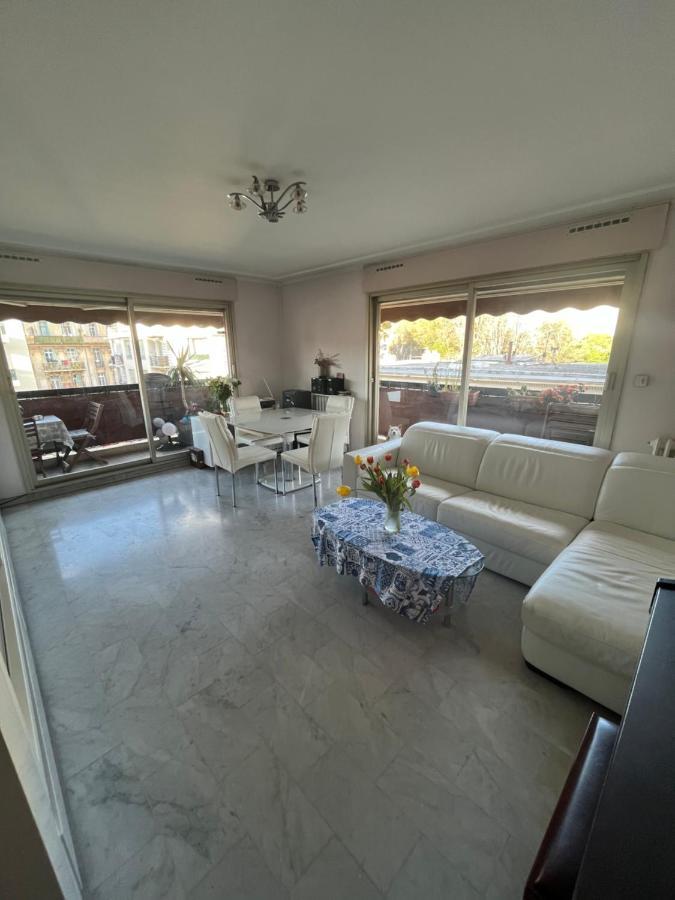 Chambre Privee Avec Terrasse Au Port De Nice Luaran gambar